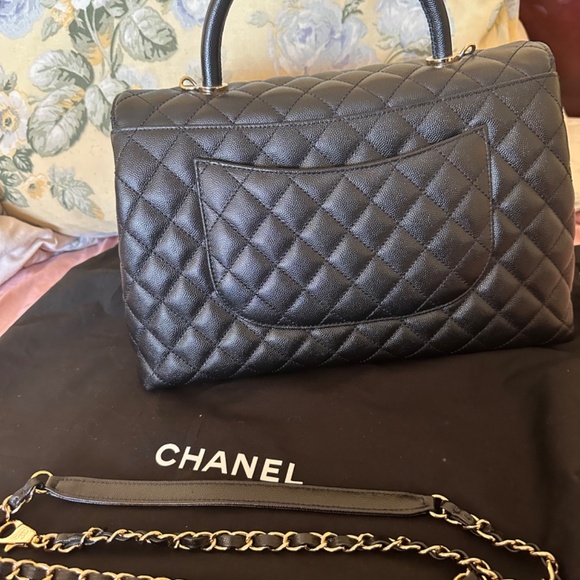 Medium Chanel with handle caviar leather - Picture 10 of 16
